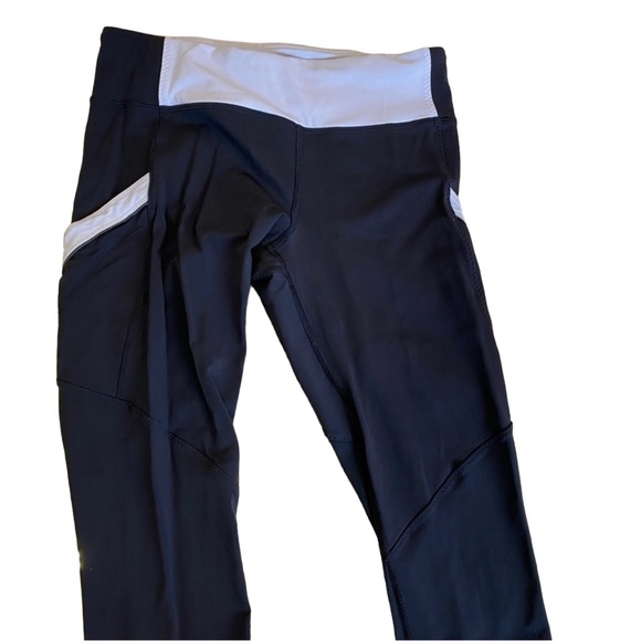 Lululemon - Black Crop Legging -Size 6 - Picture 2 of 5